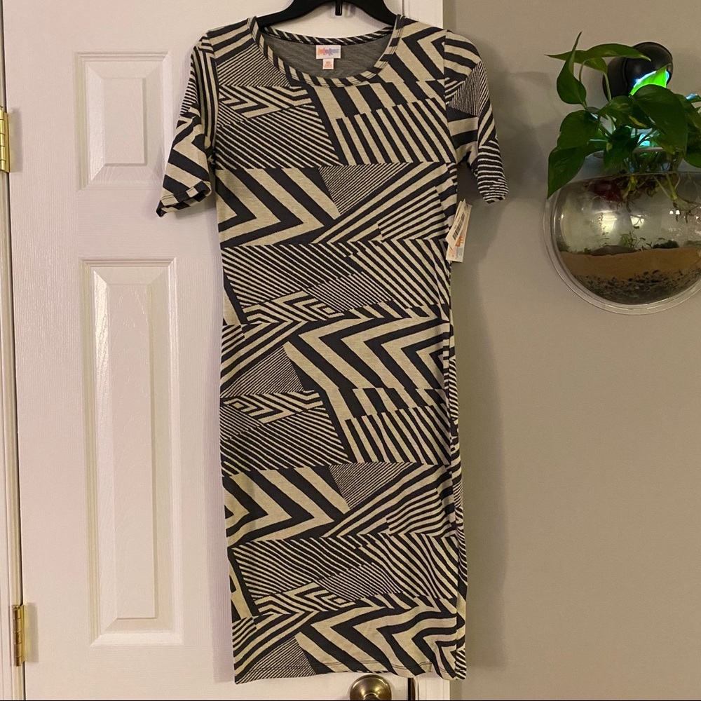 LuLaRoe Geometric Jacquard Knee Length Julia Dress Size XS Gray Cream Zigzag